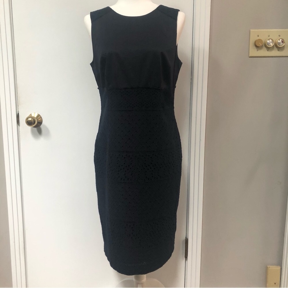 Ann Taylor dark navy eyelet sleeveless sheath dress size 8 back zip EUC